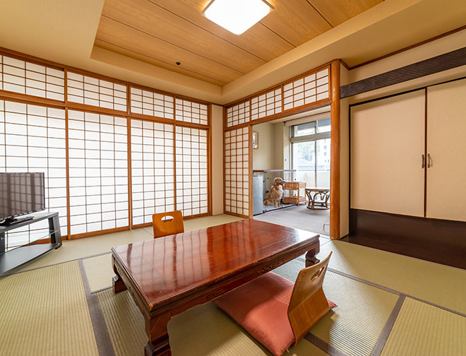 ドッグフレンドリールーム（和室10畳）湯畑側