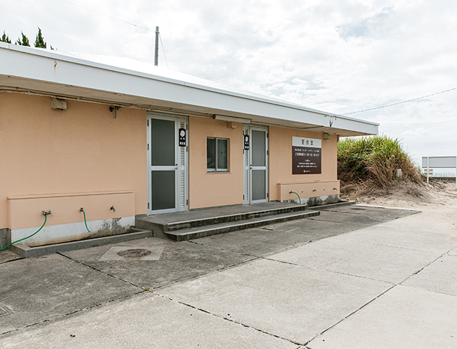 足洗い場・更衣室