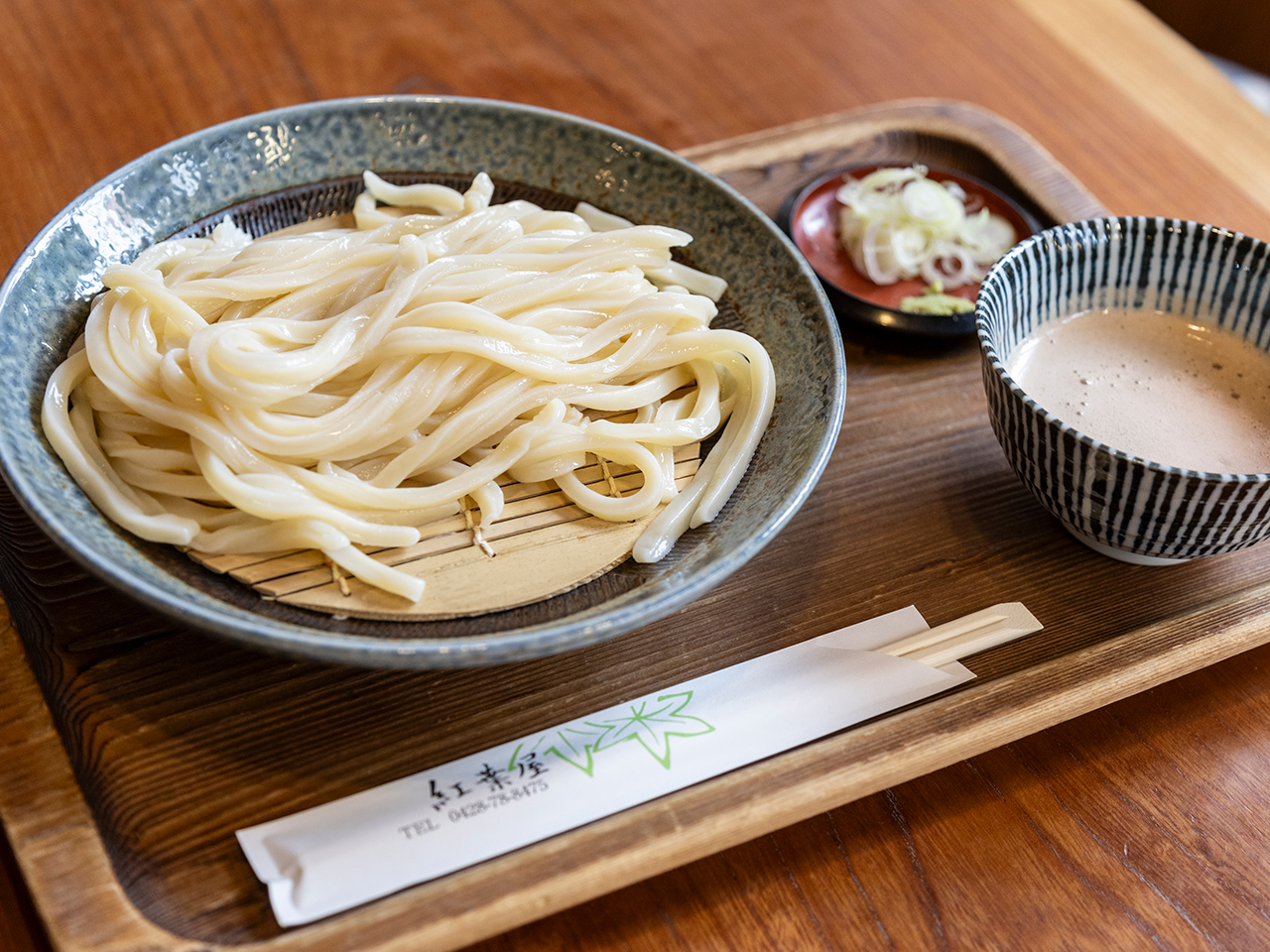 紅葉屋名物の「くるみうどん」（税込1,210円）