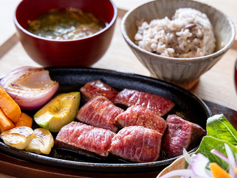 森のカフェ Rabbit hillsの飛騨牛ステーキランチ