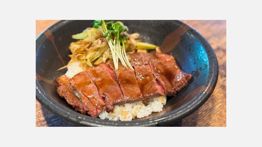 黒毛和牛を使ったステーキ丼